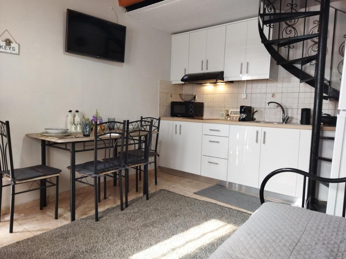 Apartment Christina's House Alepou